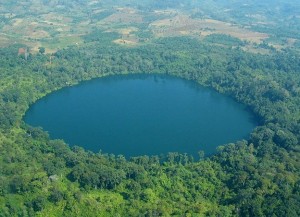 Yeak Laom Lake looks like a green jade gem of Mother Nature