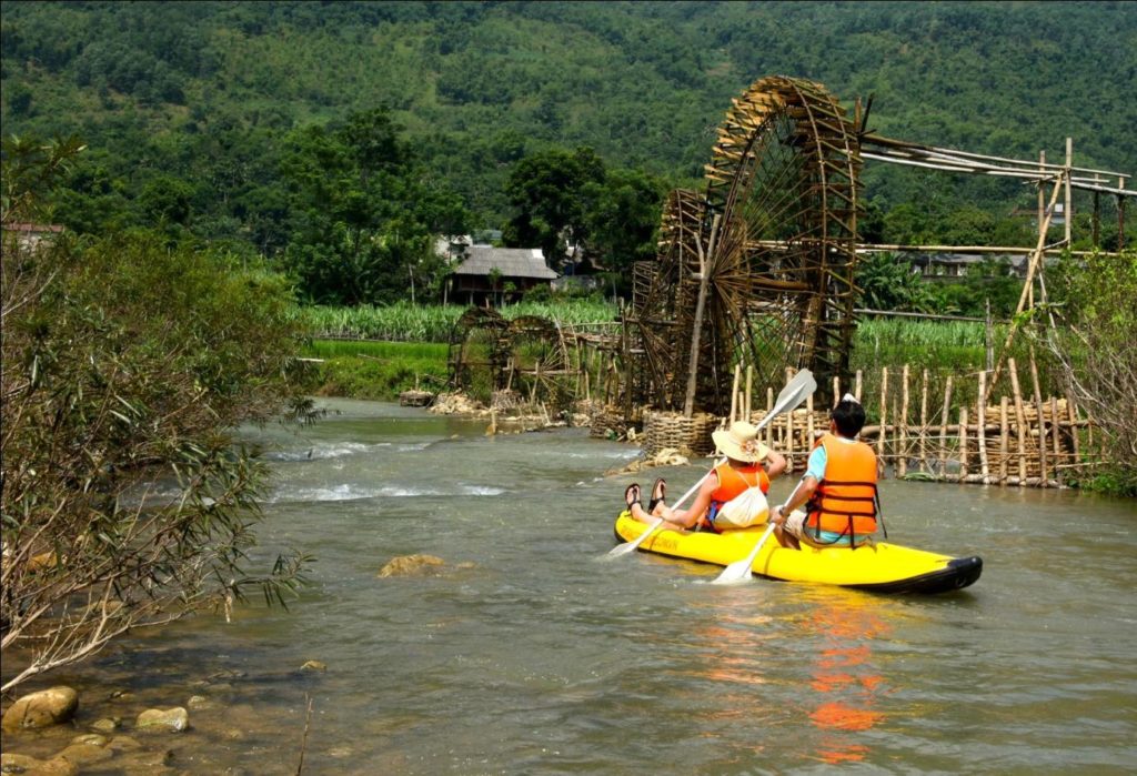 Kayaking in Pu Luong