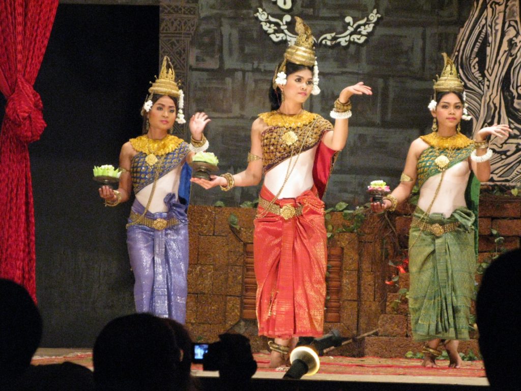 Performances in Sampot Tep Apsara